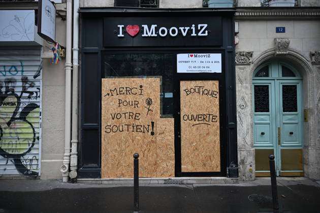 French police conduct security and identity checks in Paris ahead of protests PARIS, FRANCE - OCTOBER 24: Commercial establishments, bank branches, and luxury boutiques in central Paris are seen securing their storefronts with wooden protective panels and metal barricades in central Paris, France on Saturday, October 24, 2026. Due to planned demonstrations across the country, security forces have heightened their state of alert in major squares throughout Paris, established perimeter checkpoints, and increased police patrols. Mouneb Taim Anadolu Paris France. Editorial use only. Please get in touch for any other usage.  Copyright: x2026xAnadoluxMounebxTaimx