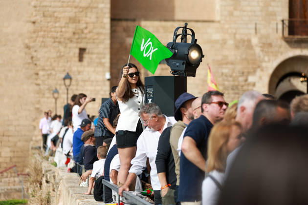 Abascal Holds a Public Rally in Palma: A large crowd gathered at a VOX public rally as part of the pre-campaign for the general election on November 29, at La Seu de Mallorca, on October 24, 2026, in Palma de Mallorca, Mallorca, Balearic Islands, Spain. Abascal is the first leader of one of the major parties running in the general election to announce public events in the Balearic Islands. OCTOBER 24, 2026. Tomàs Moyà. Palma de Mallorca, Mallorca, Island of Palma de Mallorca, Mallorca, Spain  Copyright: xTomÃ sxMoyÃ x 7866276