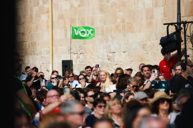 Abascal Holds a Public Rally in Palma: A large crowd gathered at a VOX public rally as part of the pre-campaign for the general election on November 29, at La Seu de Mallorca, on October 24, 2026, in Palma de Mallorca, Mallorca, Balearic Islands, Spain. Abascal is the first leader of one of the major parties running in the general election to announce public events in the Balearic Islands. OCTOBER 24, 2026. Tomàs Moyà. Palma de Mallorca, Mallorca, Island of Palma de Mallorca, Mallorca, Spain  Copyright: xTomÃ sxMoyÃ x 7866277