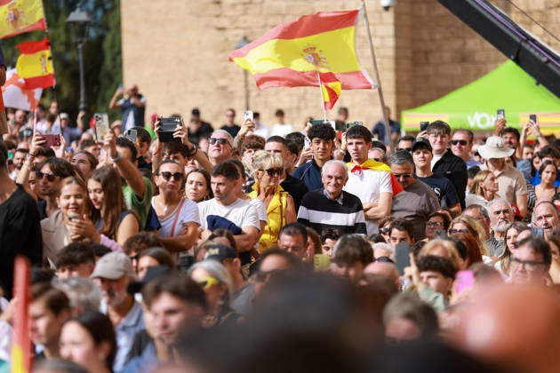 Abascal Holds a Public Rally in Palma: A large crowd gathered at a VOX public rally as part of the pre-campaign for the general election on November 29, at La Seu de Mallorca, on October 24, 2026, in Palma de Mallorca, Mallorca, Balearic Islands, Spain. Abascal is the first leader of one of the major parties running in the general election to announce public events in the Balearic Islands. OCTOBER 24, 2026. Tomàs Moyà. Palma de Mallorca, Mallorca, Island of Palma de Mallorca, Mallorca, Spain  Copyright: xTomÃ sxMoyÃ x 7866278