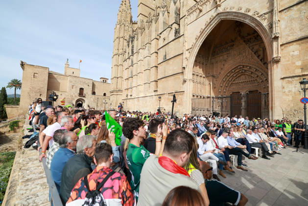 Abascal Holds a Public Rally in Palma: A large crowd gathered at a VOX public rally as part of the pre-campaign for the general election on November 29, at La Seu de Mallorca, on October 24, 2026, in Palma de Mallorca, Mallorca, Balearic Islands, Spain. Abascal is the first leader of one of the major parties running in the general election to have announced public events in the Balearic Islands. October 24, 2026. Tomàs Moyà. Palma de Mallorca, Mallorca, Island of Palma de Mallorca, Mallorca, Spain  Copyright: xTomÃ sxMoyÃ x 7866279