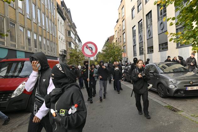 Extreme Left And Citizen Activists Protest 24 10 2026 BRUSSELS, BELGIUM - OCTOBER 24 : Police and demonstrators pictured during illegal demonstration the centre of Brussels against budget measures on October 24, 2026 in Brussels, Belgium, 24 10 2026 Brussels Belgium  Copyright: xPhilipxReynaersx