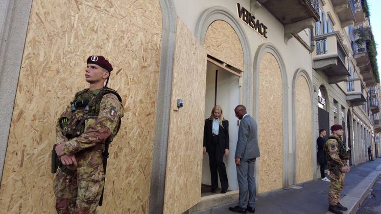 RECORD DATE NOT STATED IPA90116639 - Italy, Milan: Luxury stores on Via Montenapoleone with shop windows barricaded against looting, and soldiers from the Folgore Brigade patrolling the streets to keep out looters and violent protesters  Copyright: xx xRichx IPA90116639