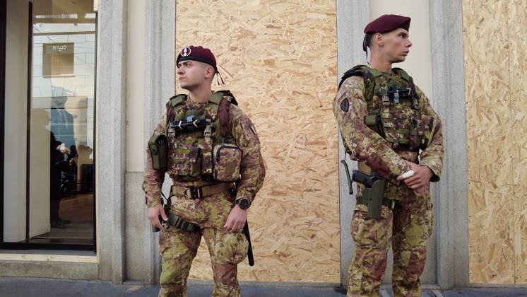 RECORD DATE NOT STATED IPA90116643 - Italy, Milan: Luxury stores on Via Montenapoleone with shop windows barricaded against looting, and soldiers from the Folgore Brigade patrolling the streets to keep out looters and violent protesters  Copyright: xx xRichx IPA90116643