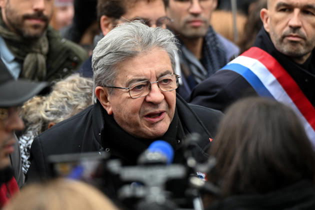 Jean-Luc Mélenchon: Demonstration in support of purchasing power, the protection of public services, and fiscal and social justice, held in Paris on October 24, 2026, as part of a nationwide call to action bringing together former members of the Yellow Vest movement, labor unions, and high school and college students. Lionel Urman, Bestimage, Paris, France  Copyright: xLIONELxURMANxx xBESTIMAGExLIONELxURMANxx xBESTIMAGEx