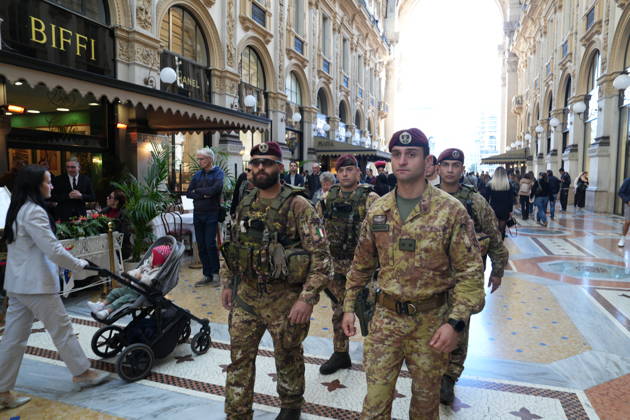RECORD DATE NOT STATED IPA90117672 - Protest Against Rising Living Costs: Milan, Soldiers Guard the Vittorio Emanuele Gallery  Copyright: xx xduilioxpiaggesix IPA90117672.jpeg