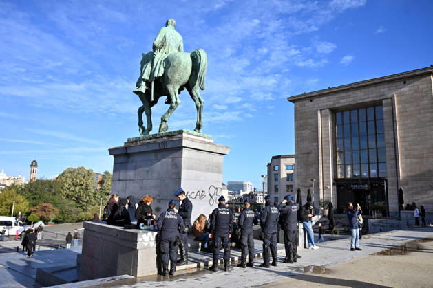 Protesters gather in Brussels to demonstrate against federal government policies BRUSSELS, BELGIUM - OCTOBER 24: Protesters gather at Albertine Square in Brussels, Belgium, on October 24, 2026, following calls from various civil society organizations, trade unions, and student groups to voice opposition to the federal government s economic policies, rising living costs, and proposed budget cuts to social welfare programs. The protest ended after police intervention. Dursun Aydemir Anadolu Brussels Belgium. Editorial use only. Please get in touch for any other usage.  Copyright: x2026xAnadoluxDursunxAydemirx