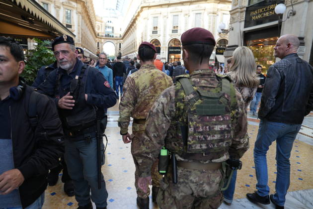 RECORD DATE NOT STATED IPA90117622 - Protest Against Rising Living Costs: Milan, Soldiers Guard the Vittorio Emanuele Gallery  Copyright: xx xduilioxpiaggesix IPA90117622.jpeg