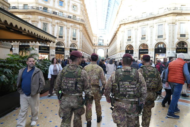 RECORD DATE NOT STATED IPA90117631 - Protest Against Rising Living Costs: Milan, Soldiers Guard the Vittorio Emanuele Gallery  Copyright: xx xduilioxpiaggesix IPA90117631.jpeg