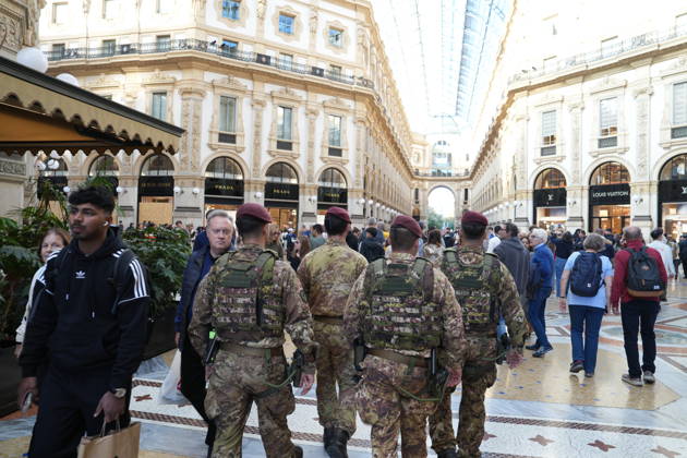 RECORD DATE NOT STATED IPA90117641 - Protest Against Rising Living Costs: Milan, Soldiers Guard the Vittorio Emanuele Gallery  Copyright: xx xduilioxpiaggesix IPA90117641.jpeg