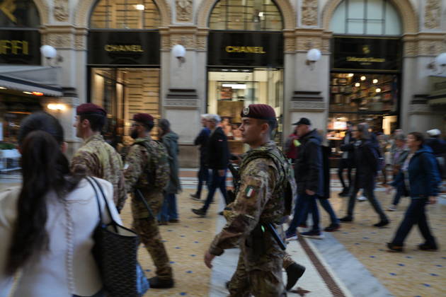 RECORD DATE NOT STATED IPA90117650 - Protest Against Rising Living Costs: Milan, Soldiers Guard the Vittorio Emanuele Gallery  Copyright: xx xduilioxpiaggesix IPA90117650.jpeg