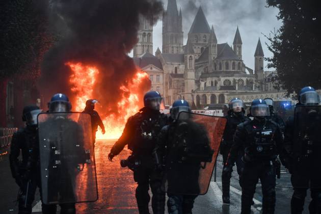 OCTOBER 24 PROTESTS PHOTOPQR OUEST FRANCE Charles Bury Ouest France Caen Oct. 24, 2026 Act II of the movement against the high cost of living Another day of mobilization for unions, students, and Yellow Vests in Caen, Calvados, Normandy. Photo by Charles Bury, Ouest France, France, Oct. 24, 2026. Another day of protests this Saturday, and amid fears of renewed violence and looting, restrictions on freedom of movement and assembly have multiplied, drawing sharp criticism from civil liberties groups. Caen, France  Copyright: xPHOTOPQR OUESTxFRANCE MAXPPPxCharlesxBuryx xOuest-Francex 20261024OFR7072 20261024OFR7089
