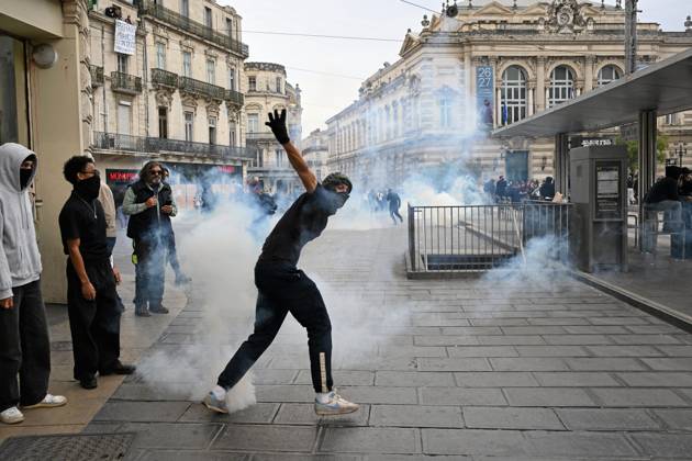 PROTESTS ON OCTOBER 24 PHOTOPQR LE MIDI LIBRE JEAN MICHEL MART MONTPELLIER 10 24 2026 MONTPELLIER 10 24 2026 PROTEST BANNED AT PLACE DE LA COMÉDIE France Oct 24, 2026 Another day of protests this Saturday, and amid fears of renewed violence and looting, restrictions on freedom of movement and assembly have multiplied, drawing sharp criticism from civil liberties groups MONTPELLIER HERAULT France  Copyright: xPHOTOPQR LExMIDIxLIBRE MAXPPPxJEAN-MICHELxMARTx 20261024MDL7139 20261024MDL7139