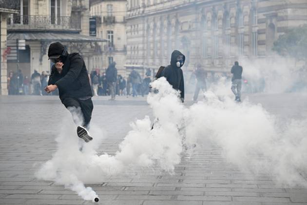 PROTESTS ON OCTOBER 24 PHOTOPQR LE MIDI LIBRE JEAN MICHEL MART MONTPELLIER 10 24 2026 MONTPELLIER 10 24 2026 PROTEST BANNED AT PLACE DE LA COMÉDIE France Oct. 24, 2026 Another day of protests this Saturday, and amid fears of renewed violence and looting, restrictions on freedom of movement and assembly have multiplied, drawing sharp criticism from civil liberties groups MONTPELLIER HERAULT France  Copyright: xPHOTOPQR LExMIDIxLIBRE MAXPPPxJEAN-MICHELxMARTx 20261024MDL7147 20261024MDL7147