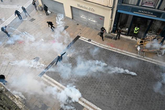 PROTESTS ON OCTOBER 24 PHOTOPQR LE MIDI LIBRE JEAN MICHEL MART MONTPELLIER 10 24 2026 MONTPELLIER 10 24 2026 PROTEST BANNED AT PLACE DE LA COMÉDIE France Oct. 24, 2026 Another day of protests this Saturday, and amid fears of renewed violence and looting, restrictions on freedom of movement and assembly have multiplied, drawing sharp criticism from civil liberties groups MONTPELLIER HERAULT France  Copyright: xPHOTOPQR LExMIDIxLIBRE MAXPPPxJEAN-MICHELxMARTx 20261024MDL7148 20261024MDL7148