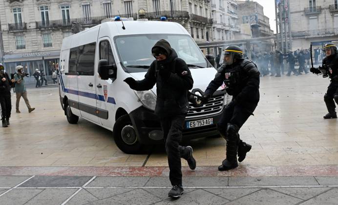 PROTESTS ON OCTOBER 24 PHOTOPQR LE MIDI LIBRE JEAN MICHEL MART MONTPELLIER 10 24 2026 MONTPELLIER 10 24 2026 PROTEST BANNED AT PLACE DE LA COMÉDIE France Oct. 24, 2026 Another day of protests this Saturday, and amid fears of renewed violence and looting, restrictions on freedom of movement and assembly have multiplied, drawing sharp criticism from civil liberties groups MONTPELLIER HERAULT France  Copyright: xPHOTOPQR LExMIDIxLIBRE MAXPPPxJEAN-MICHELxMARTx 20261024MDL7149 20261024MDL7149