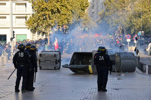 PROTESTS ON OCTOBER 24 PHOTOPQR LA PROVENCE Gilles Bader Marseille Oct. 24, 2026 Protests in Marseille on October 24, 2026 France Oct. 24, 2026 Another day of protests this Saturday, and amid fears of renewed violence and looting, restrictions on freedom of movement and assembly have multiplied, drawing sharp criticism from civil liberties groups Marseille BdR France  Copyright: xPHOTOPQR LAxPROVENCE MAXPPPxGillesxBaderx 20261024PVL7128 20261024PVL7128