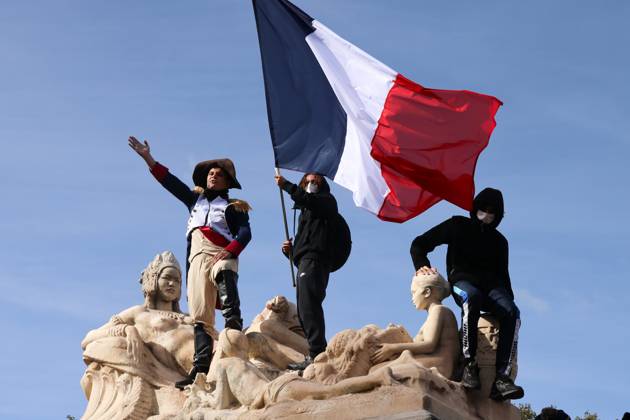 PROTESTS ON OCTOBER 24 PHOTOPQR LA PROVENCE Gilles Bader Marseille Oct. 24, 2026 Protests in Marseille on October 24, 2026 Napoleon statue French flag France Oct. 24, 2026 Another day of protests this Saturday, and amid fears of renewed violence and looting, restrictions on freedom of movement and assembly have multiplied, drawing sharp criticism from civil liberties groups. Marseille, BdR, France  Copyright: xPHOTOPQR LAxPROVENCE MAXPPPxGillesxBaderx 20261024PVL7208 20261024PVL7256