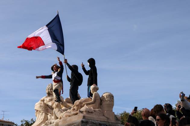 PROTESTS ON OCTOBER 24 PHOTOPQR LA PROVENCE Gilles Bader Marseille Oct. 24, 2026 Protests in Marseille on October 24, 2026 Napoleon statue French flag France Oct. 24, 2026 Another day of protests this Saturday, and amid fears of renewed violence and looting, restrictions on freedom of movement and assembly have multiplied, drawing sharp criticism from civil liberties groups. Marseille, BdR, France  Copyright: xPHOTOPQR LAxPROVENCE MAXPPPxGillesxBaderx 20261024PVL7208 20261024PVL7264