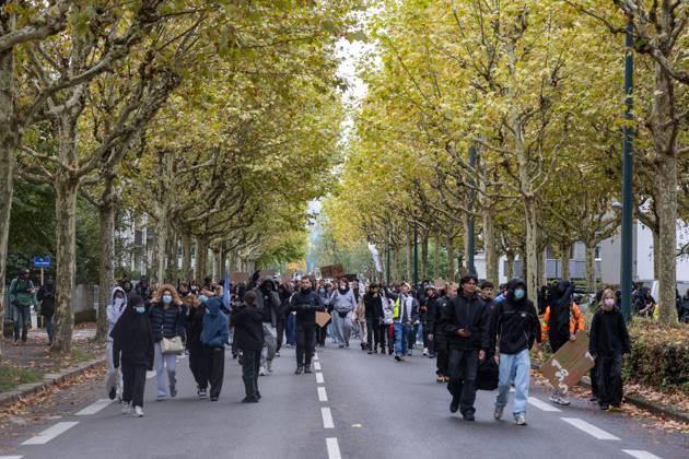 YELLOW VESTS ACT II ANNECY PHOTOPQR LE DAUPHINE Tom PHAM VAN SUU Annecy Oct. 24, 2026 In Annecy, Haute-Savoie, October 24, 2026: Day of mobilization for the Yellow Vests in Annecy. In our photo: The procession on Avenue de France. Photo by Tom Pham Van Suu, Le Dauphiné Libéré, France, Oct. 24, 2026. Another day of protests this Saturday, and amid fears of renewed violence and looting, restrictions on freedom of movement and assembly have multiplied, drawing sharp criticism from civil liberties groups. Annecy, Haute-Savoie, Rhône-Alpes, France Copyright: xPHOTOPQR LExDAUPHINE MAXPPPxTomxPHAMxVANxSUUx 20261024JDL7307 20261024JDL7307
