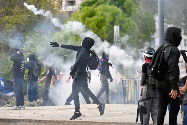 PROTESTS ON OCTOBER 24 PHOTOPQR LE MIDI LIBRE JEAN MICHEL MART MONTPELLIER 10 24 2026 MONTPELLIER, OCTOBER 24, 2026 PROTEST BANNED NEAR THE ZUCCAREL BRIDGELI France Oct. 24, 2026 Another day of protests this Saturday, and amid fears of renewed violence and looting, restrictions on freedom of movement and assembly have multiplied, drawing sharp criticism from civil liberties groups MONTPELLIER HERAULT France  Copyright: xPHOTOPQR LExMIDIxLIBRE MAXPPPxJEAN-MICHELxMARTx 20261024MDL7539 20261024MDL7539