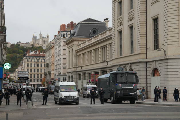 Police intervene in protesters during demonstrations in Lyon LYON, FRANCE - OCTOBER 24: French policemen take measures during a demonstration in favor of purchasing power, the protection of public services, and fiscal and social justice, in Lyon, France on October 24, 2026 as part of a nationwide call for mobilisation bringing together former members of the Yellow Vest movement, labor unions, high school and university students. Mathieu Prudhomme Anadolu Lyon France. Editorial use only. Please get in touch for any other usage.  Copyright: x2026xAnadoluxMathieuxPrudhommex