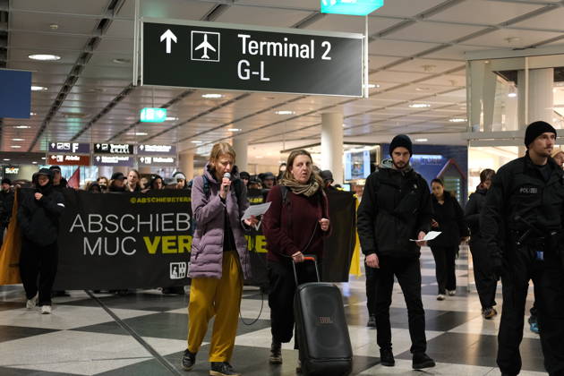 Protest at Munich Airport against planned deportation terminal MUNICH, GERMANY - OCTOBER 24: Protesters march through Munich Airport s terminal with a banner reading Stop the MUC Deportation Terminal visible behind the group in Munich, Germany on October 24, 2026. The demonstration targets a planned deportation terminal the federal government intends to operate at the airport from 2028. Merve Goettl Anadolu Munich Germany. Editorial use only. Please get in touch for any other usage.  Copyright: x2026xAnadoluxMervexGoettlx