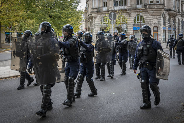 October 24, 2026, Lorraine, Metz: Once again, several hundred people are demonstrating in Metz, France, on Saturday—students, university students, labor unions, and Yellow Vests gathered at the Place de la République. From there, they marched through the city center to the Centre Pompidou Metz. Escorted by a heavy police presence, the demonstration proceeded peacefull Protest241026001.jpg