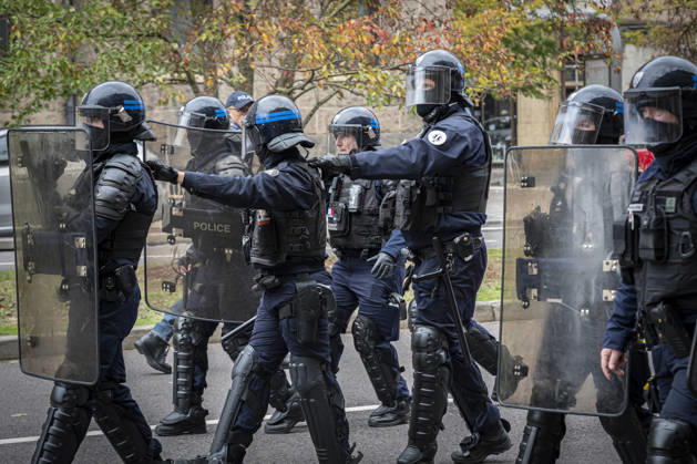 October 24, 2026, Lorraine, Metz: Once again, several hundred people are demonstrating in Metz, France, on Saturday—students, university students, labor unions, and Yellow Vests gathered at the Place de la République. From there, they marched through the city center to the Centre Pompidou Metz. Escorted by a heavy police presence, the demonstration proceeded peacefull Protest241026001.jpg