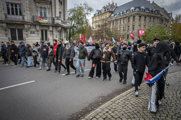 October 24, 2026, Lorraine, Metz: Once again, several hundred people are demonstrating in Metz, France, on Saturday—students, university students, labor unions, and Yellow Vests gathered at the Place de la République. From there, they marched through the city center to the Centre Pompidou Metz. Escorted by a heavy police presence, the demonstration proceeded peacefull Protest241026001.jpg