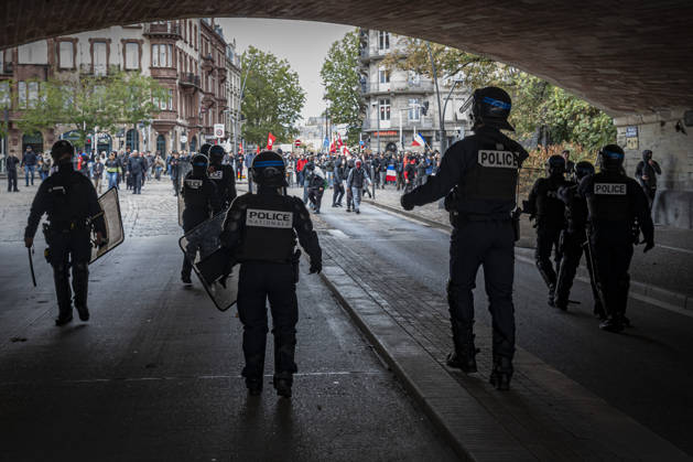 October 24, 2026, Lorraine, Metz: Once again, several hundred people are demonstrating in Metz, France, on Saturday—students, university students, labor unions, and Yellow Vests gathered at the Place de la République. From there, they marched through the city center to the Centre Pompidou Metz. Escorted by a heavy police presence, the demonstration proceeded peacefull Protest241026001.jpg
