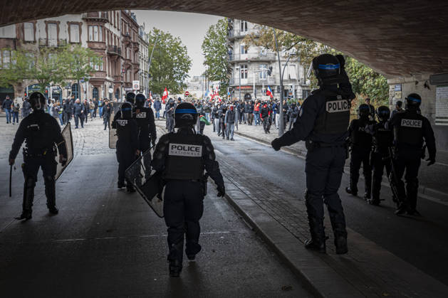 October 24, 2026, Lorraine, Metz: Once again, several hundred people are demonstrating in Metz, France, on Saturday—students, university students, labor unions, and Yellow Vests gathered at the Place de la République. From there, they marched through the city center to the Centre Pompidou Metz. Escorted by a heavy police presence, the demonstration proceeded peacefull Protest241026001.jpg