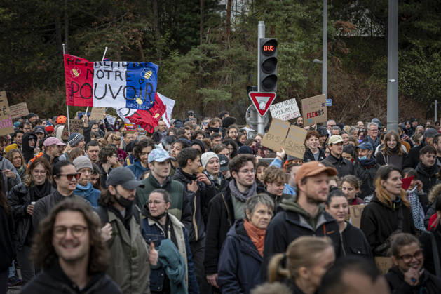 October 24, 2026, Lorraine, Metz: Once again, several hundred people are demonstrating in Metz, France, on Saturday—students, university students, labor unions, and Yellow Vests gathered at the Place de la République. From there, they marched through the city center to the Centre Pompidou Metz. Escorted by a heavy police presence, the demonstration proceeded peacefull Protest241026001.jpg