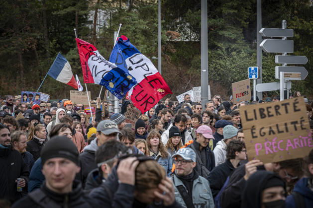 October 24, 2026, Lorraine, Metz: Once again, several hundred people are demonstrating in Metz, France, on Saturday—students, university students, labor unions, and Yellow Vests gathered at the Place de la République. From there, they marched through the city center to the Centre Pompidou Metz. Escorted by a heavy police presence, the demonstration proceeded peacefull Protest241026001.jpg