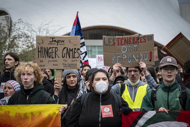October 24, 2026, Lorraine, Metz: Once again, several hundred people are demonstrating in Metz, France, on Saturday—students, university students, labor unions, and Yellow Vests gathered at the Place de la République. From there, they marched through the city center to the Centre Pompidou Metz. Escorted by a heavy police presence, the demonstration proceeded peacefull Protest241026001.jpg