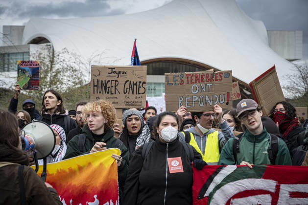 October 24, 2026, Lorraine, Metz: Once again, several hundred people are demonstrating in Metz, France, on Saturday—students, university students, labor unions, and Yellow Vests gathered at the Place de la République. From there, they marched through the city center to the Centre Pompidou Metz. Escorted by a heavy police presence, the demonstration proceeded peacefull Protest241026001.jpg