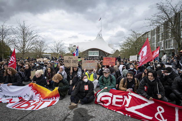 October 24, 2026, Lorraine, Metz: Once again, several hundred people are demonstrating in Metz, France, on Saturday—students, university students, labor unions, and Yellow Vests gathered at the Place de la République. From there, they marched through the city center to the Centre Pompidou Metz. Escorted by a heavy police presence, the demonstration proceeded peacefull Protest241026001.jpg