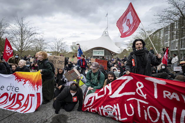October 24, 2026, Lorraine, Metz: Once again, several hundred people are demonstrating in Metz, France, on Saturday—students, university students, labor unions, and Yellow Vests gathered at the Place de la République. From there, they marched through the city center to the Centre Pompidou Metz. Escorted by a heavy police presence, the demonstration proceeded peacefull Protest241026001.jpg