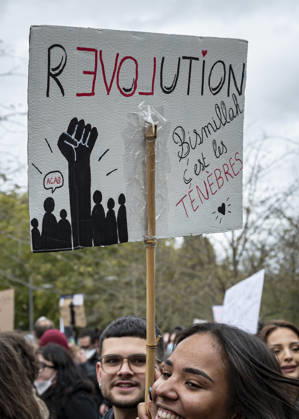 October 24, 2026, Lorraine, Metz: Once again, several hundred people are demonstrating in Metz, France, on Saturday—students, university students, labor unions, and Yellow Vests gathered at the Place de la République. From there, they marched through the city center to the Centre Pompidou Metz. Escorted by a heavy police presence, the demonstration proceeded peacefull Protest241026001.jpg