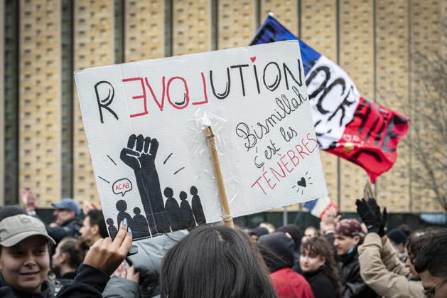 October 24, 2026, Lorraine, Metz: Once again, several hundred people are demonstrating in Metz, France, on Saturday—students, university students, labor unions, and Yellow Vests gathered at the Place de la République. From there, they marched through the city center to the Centre Pompidou Metz. Escorted by a heavy police presence, the demonstration proceeded peacefull Protest241026001.jpg