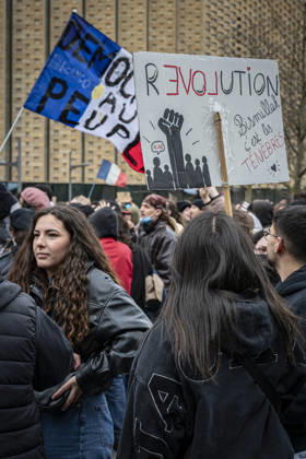 October 24, 2026, Lorraine, Metz: Once again, several hundred people are demonstrating in Metz, France, on Saturday—students, university students, labor unions, and Yellow Vests gathered at the Place de la République. From there, they marched through the city center to the Centre Pompidou Metz. Escorted by a heavy police presence, the demonstration proceeded peacefull Protest241026001.jpg