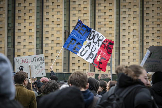 October 24, 2026, Lorraine, Metz: Once again, several hundred people are demonstrating in Metz, France, on Saturday—students, university students, labor unions, and Yellow Vests gathered at the Place de la République. From there, they marched through the city center to the Centre Pompidou Metz. Escorted by a heavy police presence, the demonstration proceeded peacefull Protest241026001.jpg