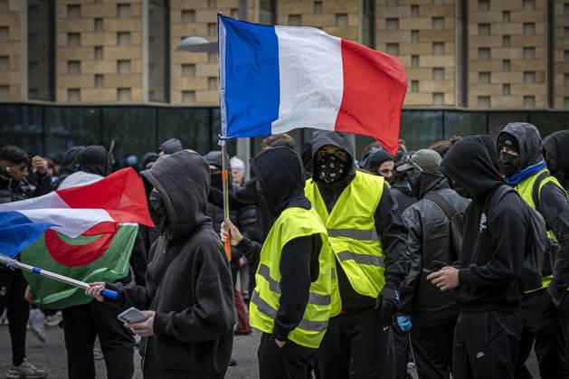 October 24, 2026, Lorraine, Metz: Once again, several hundred people are demonstrating in Metz, France, on Saturday—students, university students, labor unions, and Yellow Vests gathered at the Place de la République. From there, they marched through the city center to the Centre Pompidou Metz. Escorted by a heavy police presence, the demonstration proceeded peacefull Protest241026001.jpg