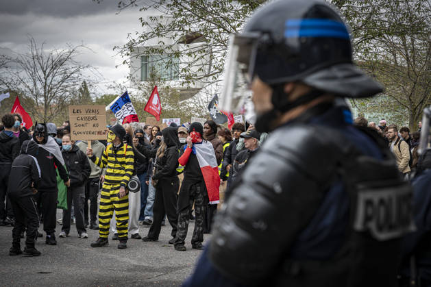 October 24, 2026, Lorraine, Metz: Once again, several hundred people are demonstrating in Metz, France, on Saturday—students, university students, labor unions, and Yellow Vests gathered at the Place de la République. From there, they marched through the city center to the Centre Pompidou Metz. Escorted by a heavy police presence, the demonstration proceeded peacefull Protest241026001.jpg
