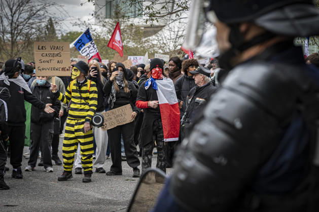 October 24, 2026, Lorraine, Metz: Once again, several hundred people are demonstrating in Metz, France, on Saturday—students, university students, labor unions, and Yellow Vests gathered at the Place de la République. From there, they marched through the city center to the Centre Pompidou Metz. Escorted by a heavy police presence, the demonstration proceeded peacefull Protest241026001.jpg