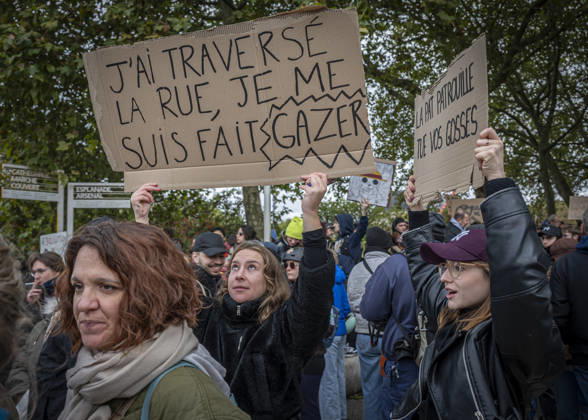 October 24, 2026, Lorraine, Metz: Once again, several hundred people are demonstrating in Metz, France, on Saturday—students, university students, labor unions, and Yellow Vests gathered at the Place de la République. From there, they marched through the city center to the Centre Pompidou Metz. Escorted by a heavy police presence, the demonstration proceeded peacefull Protest241026001.jpg