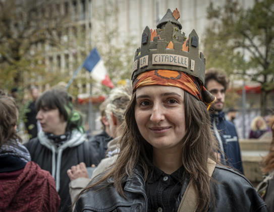 October 24, 2026, Lorraine, Metz: Once again, several hundred people are demonstrating in Metz, France, on Saturday—students, university students, labor unions, and Yellow Vests gathered at the Place de la République. From there, they marched through the city center to the Centre Pompidou Metz. Escorted by a heavy police presence, the demonstration proceeded peacefull Protest241026001.jpg