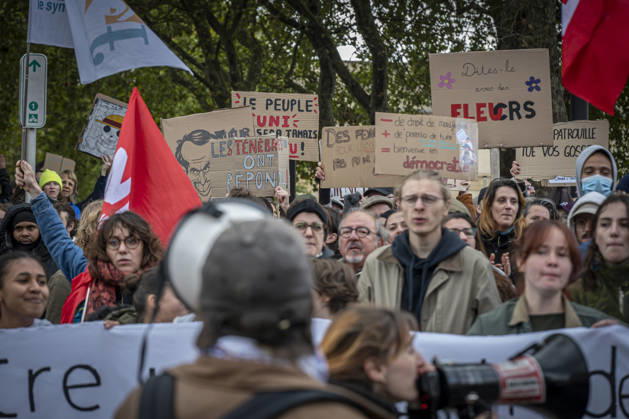 October 24, 2026, Lorraine, Metz: Once again, several hundred people are demonstrating in Metz, France, on Saturday—students, university students, labor unions, and Yellow Vests gathered at the Place de la République. From there, they marched through the city center to the Centre Pompidou Metz. Escorted by a heavy police presence, the demonstration proceeded peacefull Protest241026001.jpg