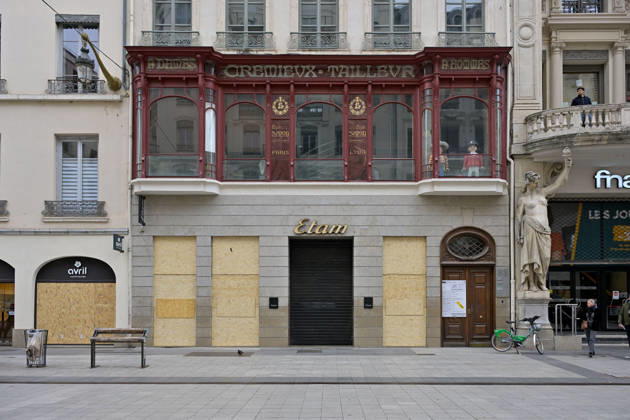 Shops Boarded Up With Wooden Panels - Lyon Shops in Lyon are boarded up with wooden panels ahead the Yellow Vests Protest Act II In Lyon, France on October 24, 2026. Photo by ABACAPRESS.COM Lyon France  Copyright: xABACAx