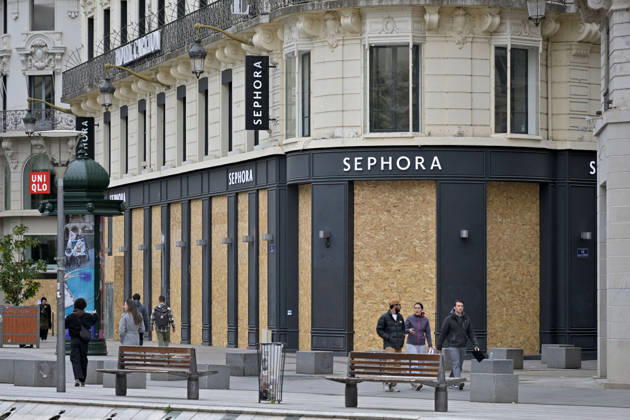 Shops Boarded Up With Wooden Panels - Lyon Shops in Lyon are boarded up with wooden panels ahead the Yellow Vests Protest Act II In Lyon, France on October 24, 2026. Photo by ABACAPRESS.COM Lyon France  Copyright: xABACAx